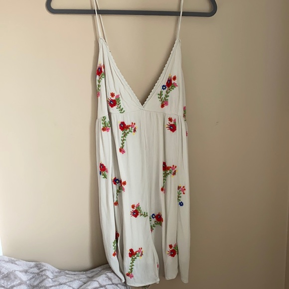Urban Outiftters Jemma-Belle Embroidered Romper - Picture 3 of 8